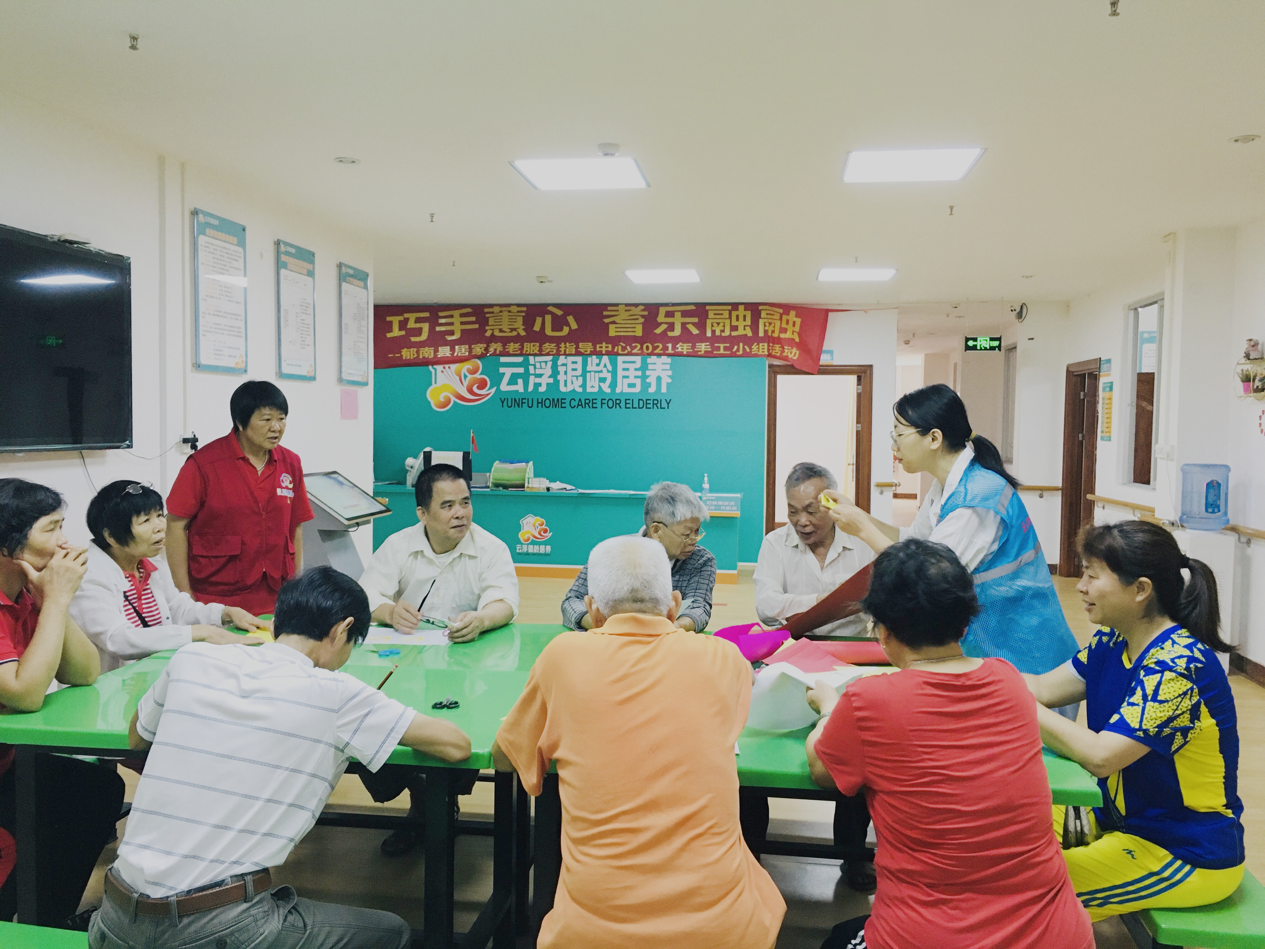 講解小組內(nèi)容.jpg