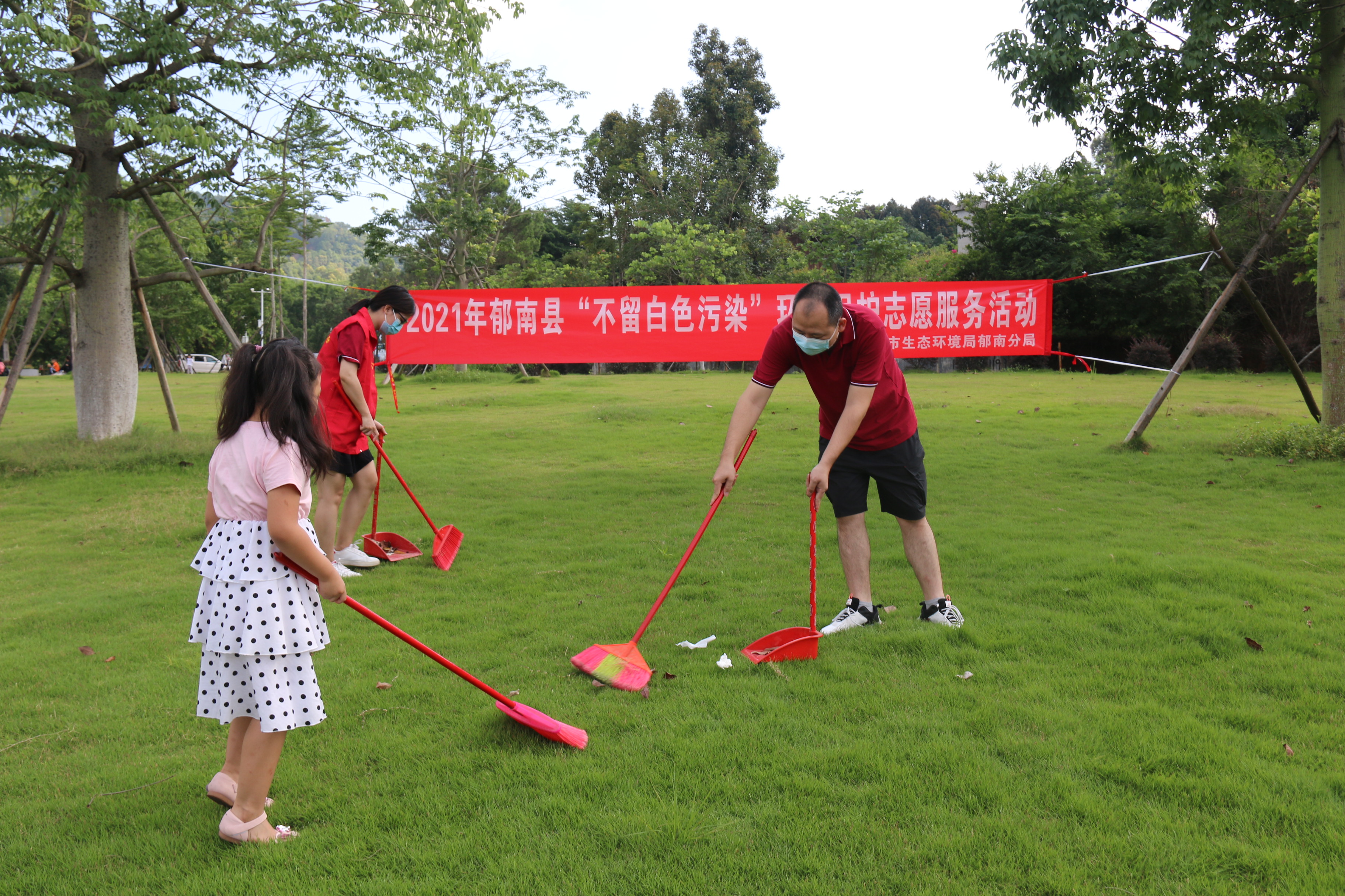 18.云浮市生態(tài)環(huán)境局郁南分局開展2021年六五世界環(huán)境日宣傳活動(dòng)（4）.JPG
