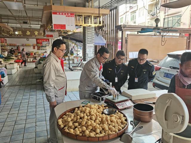 12.30電子計(jì)價(jià)秤市場(chǎng)秩序?qū)ｍ?xiàng)整治行動(dòng)1.jpg
