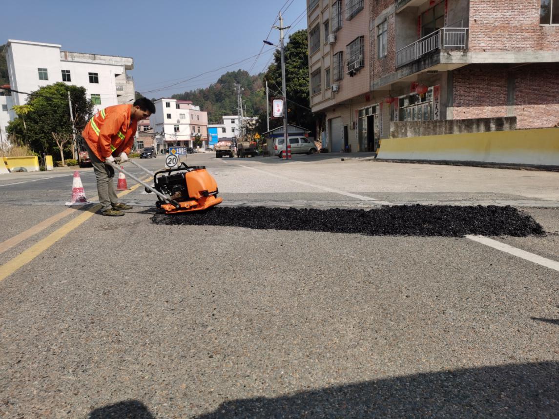 南縣公路事務(wù)中心多措并舉護(hù)航春運平安路.wps_1