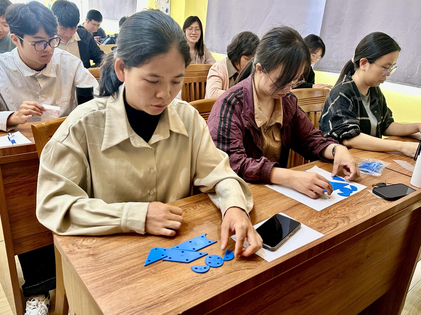 七巧啟智，共促科技教育——云浮市第五屆青少年科技七巧板創(chuàng)意制作競賽教師培訓(xùn)班（郁南站）在都城鎮(zhèn)錦江小學(xué)舉辦4.png